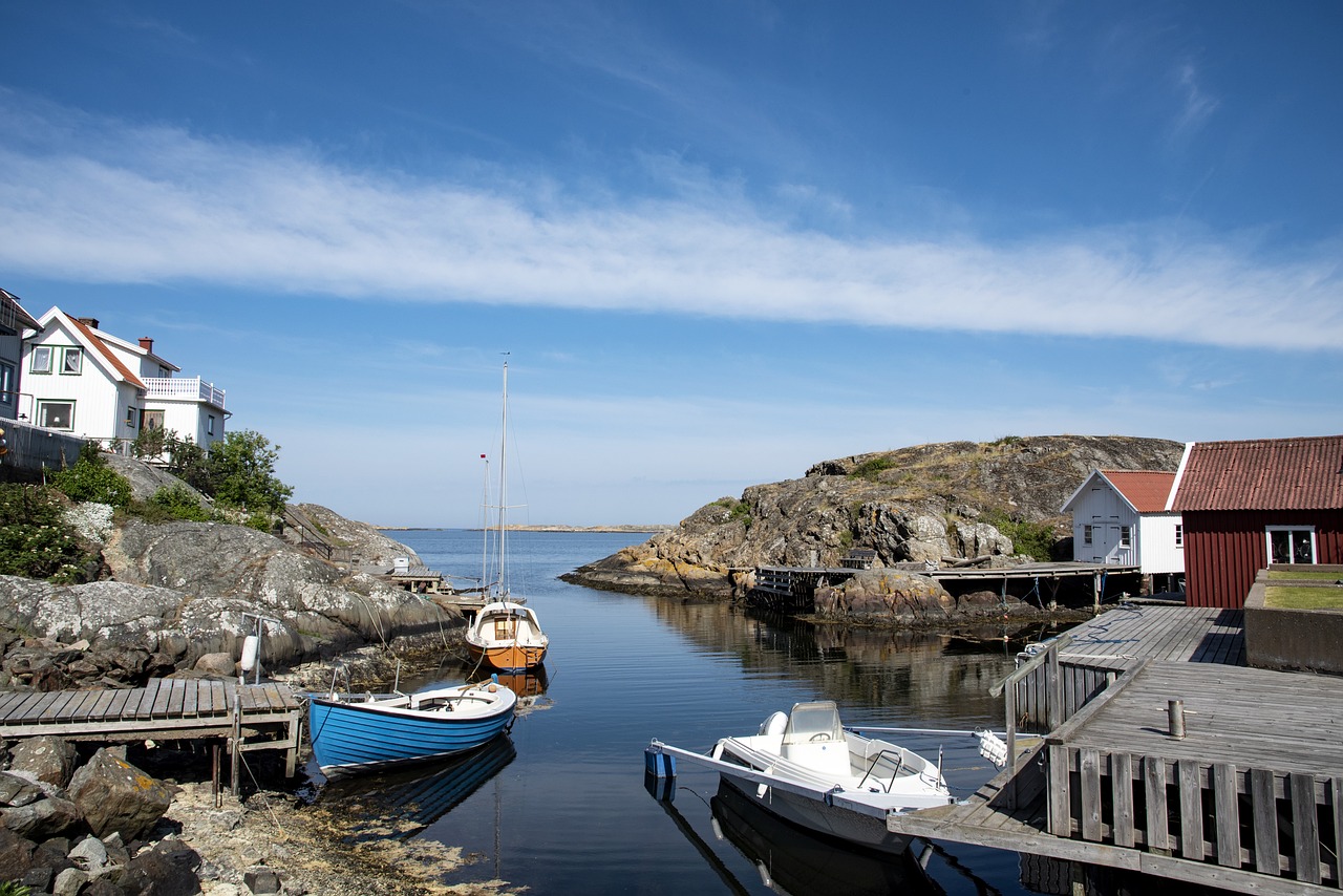 Scenic 5-Day Bohuslän Adventure with Castles, Bridges, and Seafood